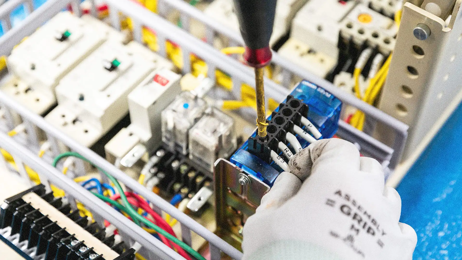 専門性の高い電気制御工事